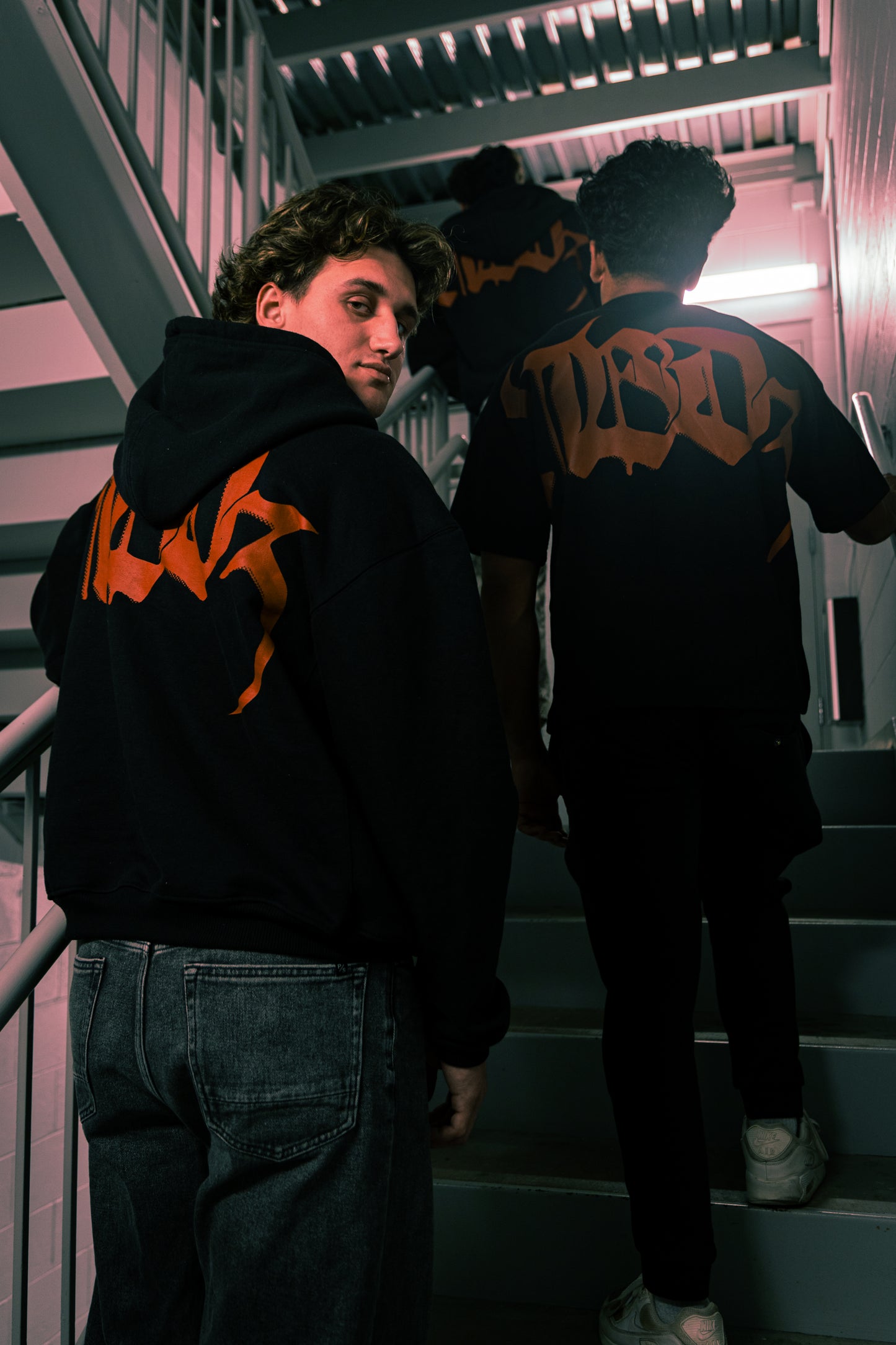 BLACK HOODIE OVERSIZED